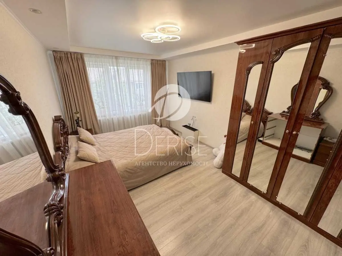 Фото Selling a 2-room apartment, 47 sq.m., Krasnokutska Street  Kyiv, price: 75000 USD, code 5752