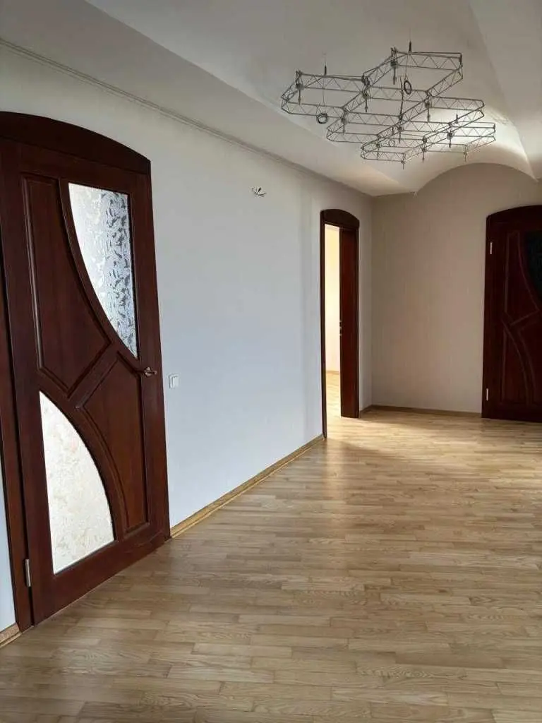Фото Продаю 4-комнатную квартиру, 142 кв. м, Клиническая ул. 23/25 Киев, цена: 220000 USD, код 5793