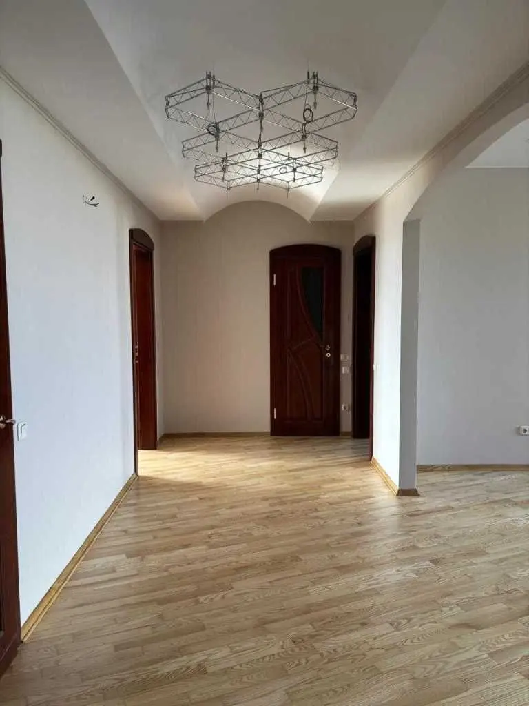 Фото Продаю 4-комнатную квартиру, 142 кв. м, Клиническая ул. 23/25 Киев, цена: 220000 USD, код 5793