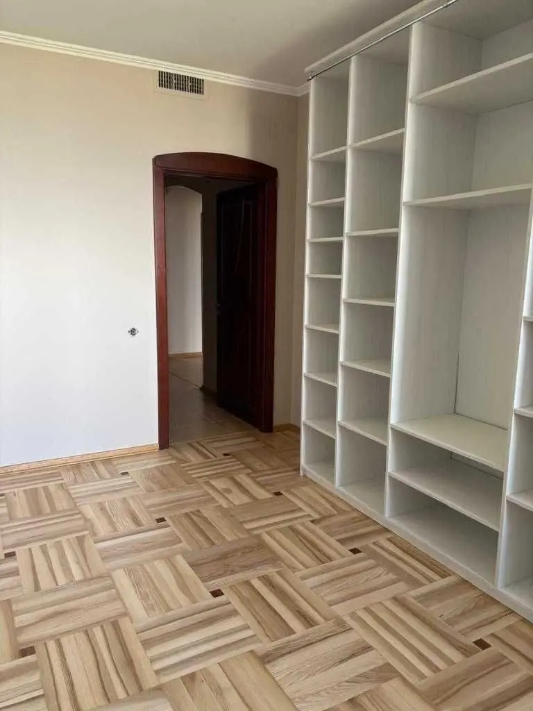Фото Продаю 4-комнатную квартиру, 142 кв. м, Клиническая ул. 23/25 Киев, цена: 220000 USD, код 5793