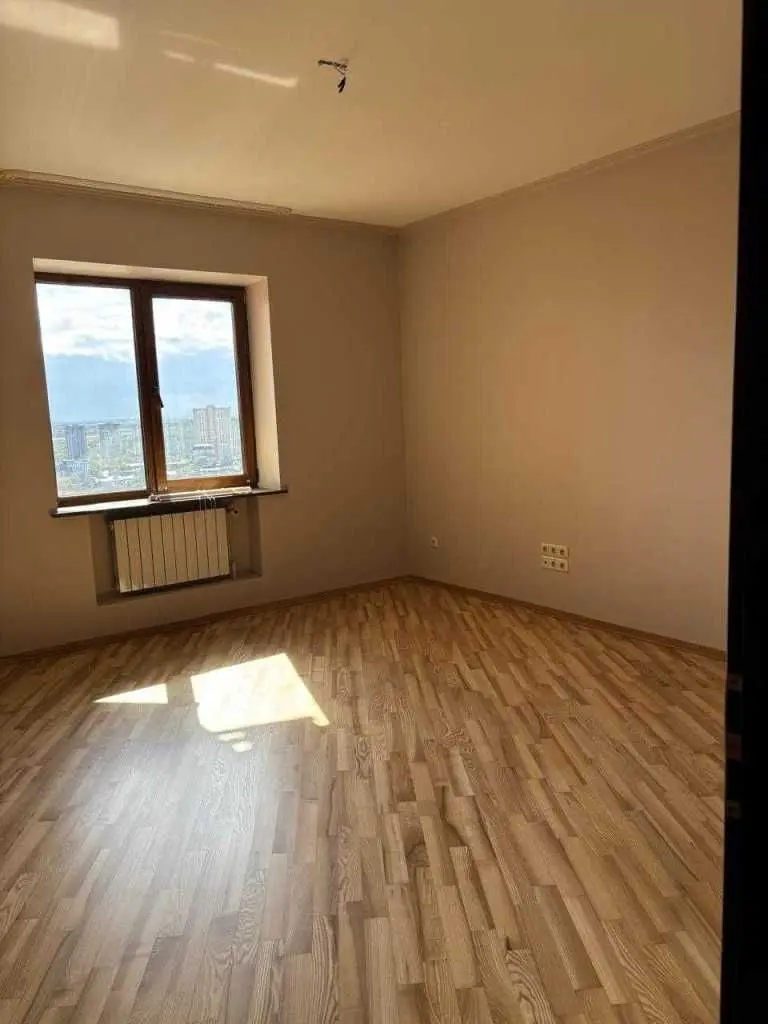 Фото Продаю 4-комнатную квартиру, 142 кв. м, Клиническая ул. 23/25 Киев, цена: 220000 USD, код 5793