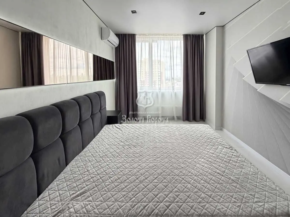 Фото Продаю 1-комнатную квартиру, 45 кв. м, Генерала Тупикова ул.  Киев, цена: 115000 USD, код 5809
