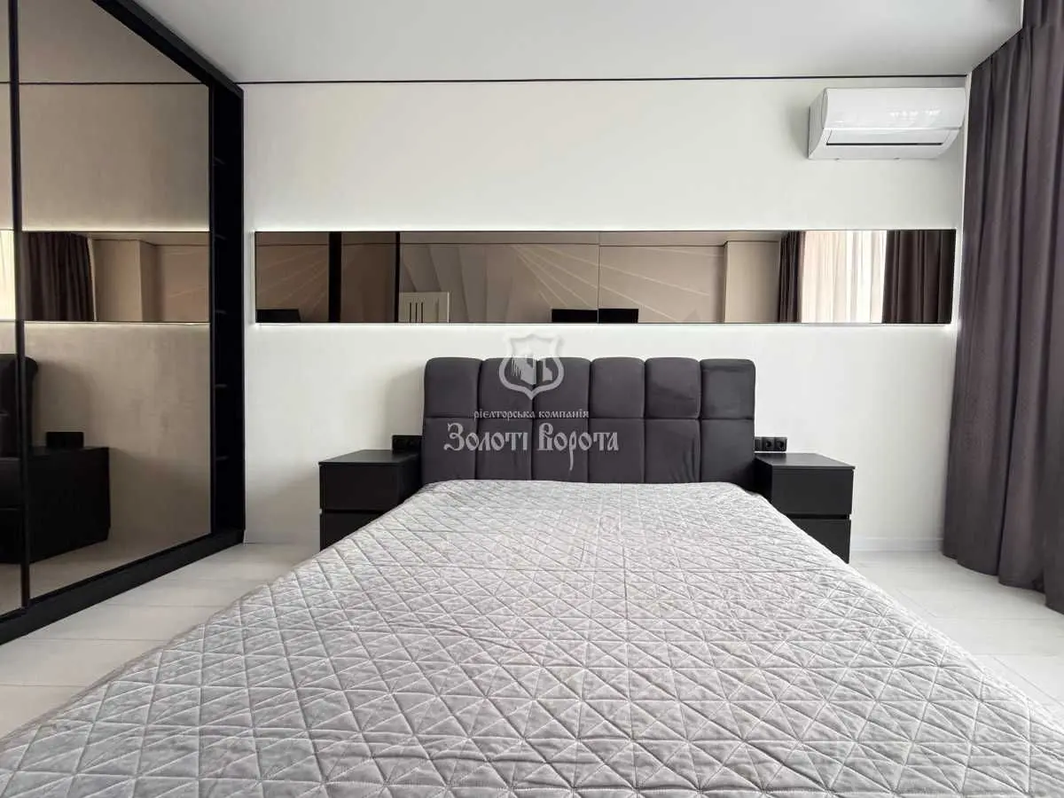 Фото Продаю 1-комнатную квартиру, 45 кв. м, Генерала Тупикова ул.  Киев, цена: 115000 USD, код 5809