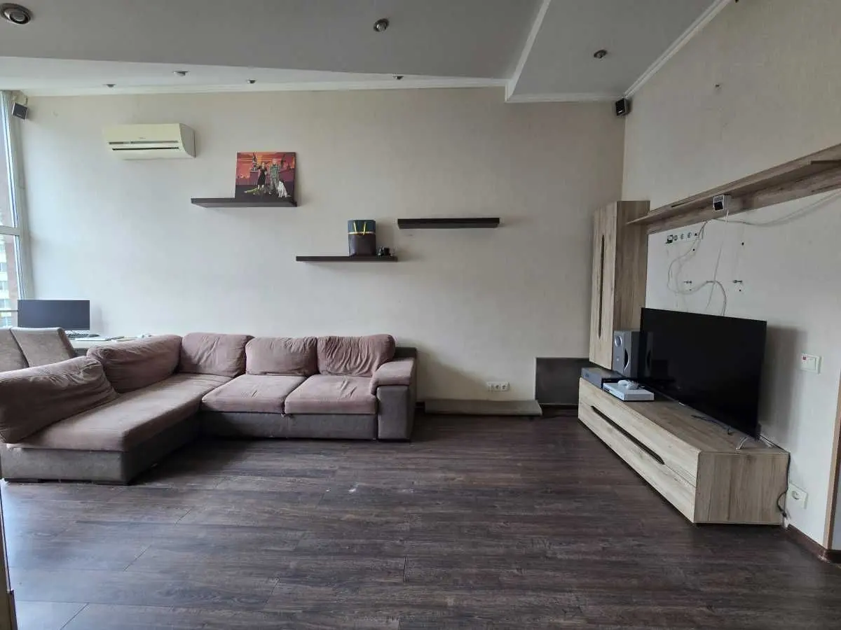 Фото Selling a 2-room apartment, 60 sq.m., Hostomelske Shose Street 18 Irpin, price: 69000 USD, code 5852