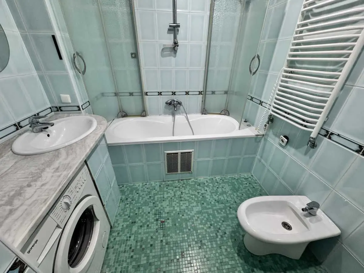 Фото Selling a 4-room apartment, 130 sq.m., Zorianyi Boulevard  Dnipro, price: 110000 USD, code 5878