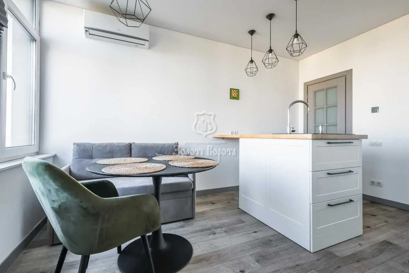 Фото Selling a 2-room apartment, 63 sq.m., Yunatska Street  Kyiv, price: 138000 USD, code 5890