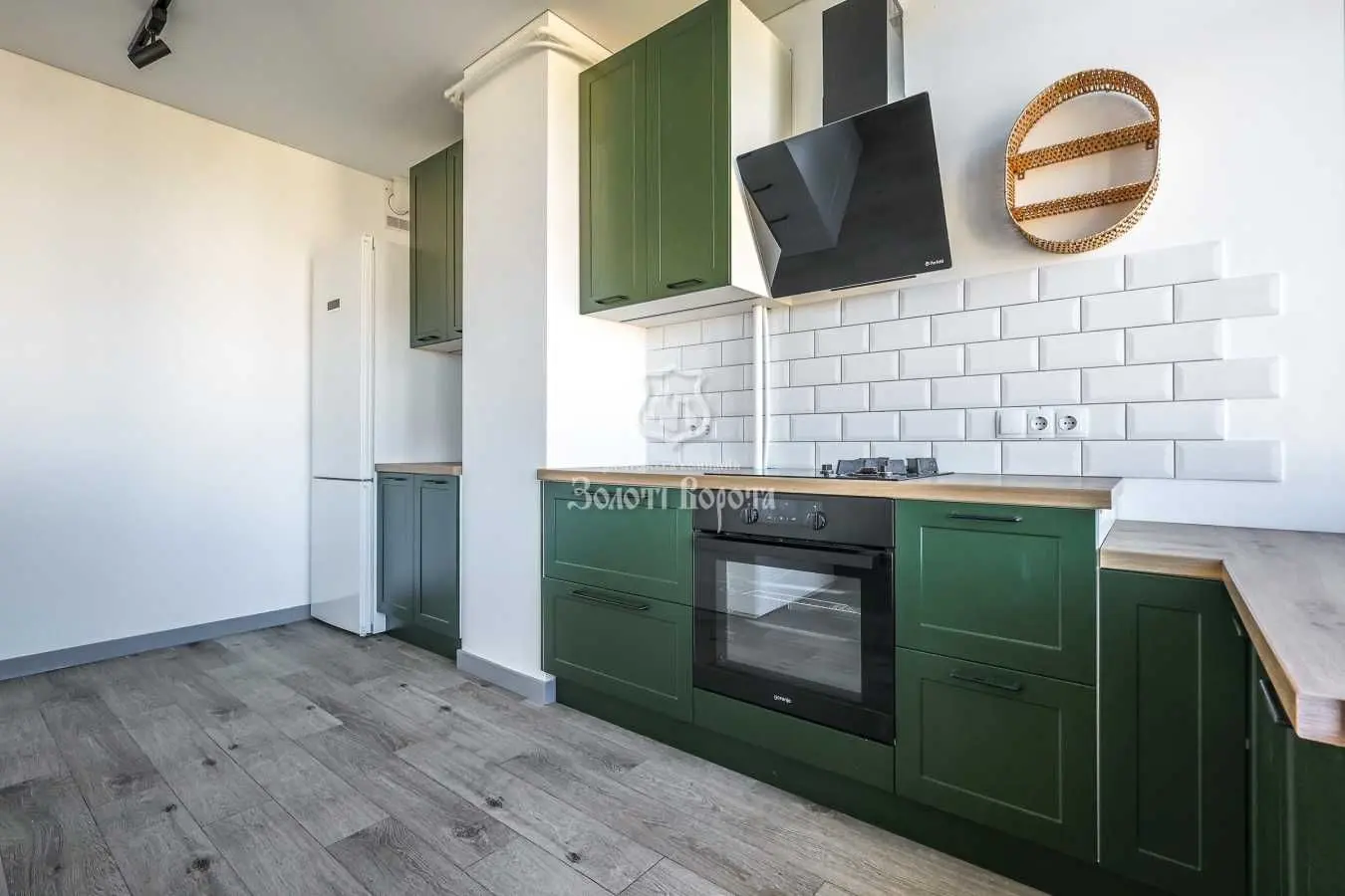 Фото Selling a 2-room apartment, 63 sq.m., Yunatska Street  Kyiv, price: 138000 USD, code 5890