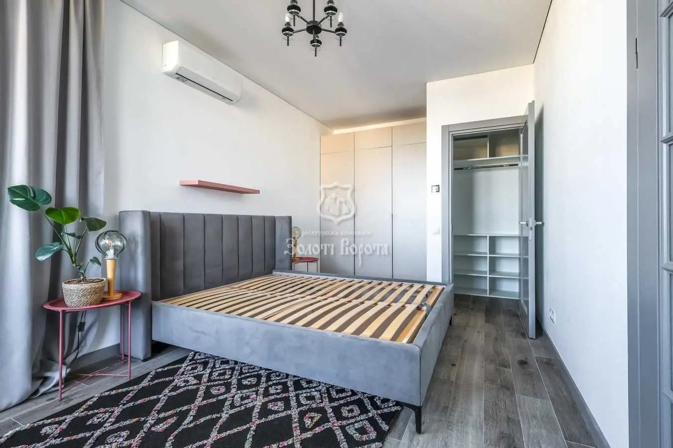 Фото Selling a 2-room apartment, 63 sq.m., Yunatska Street  Kyiv, price: 138000 USD, code 5890