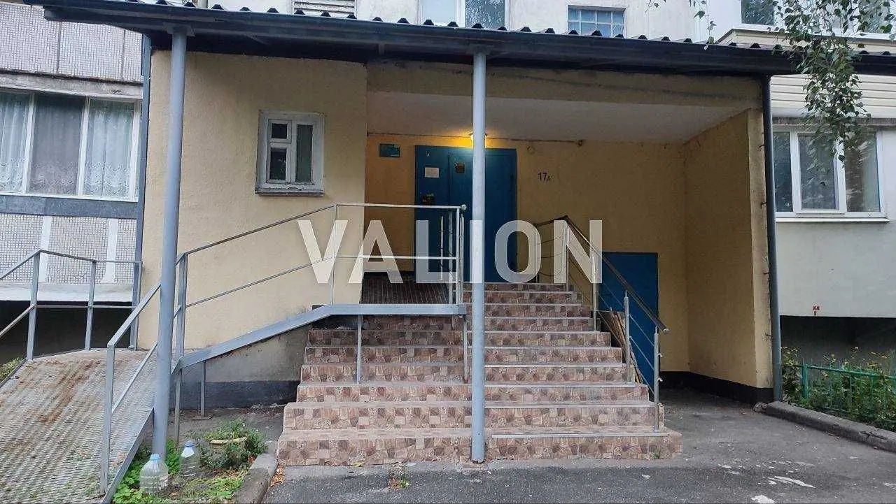 Фото Selling a 1-room apartment, 33.7 sq.m., Raiduzhna Street  Kyiv, price: 43000 USD, code 5900