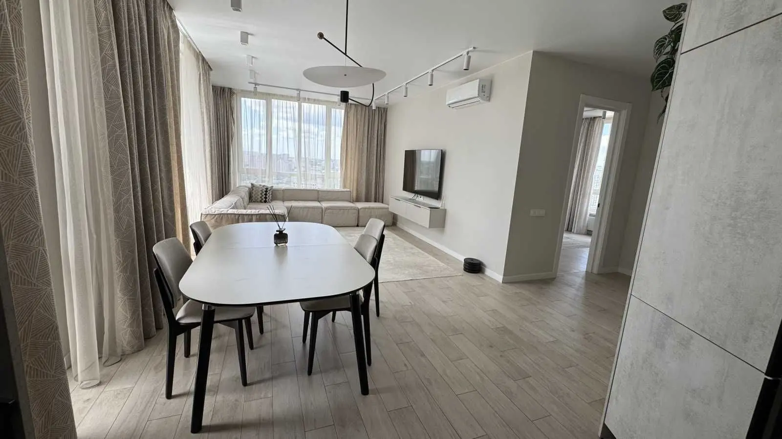 Фото Продаю 2 кімнатну квартиру, 135 кв. м, Михайла Бойчука вул. (Кіквідзе)  Київ, ціна: 325000 USD, код 5962