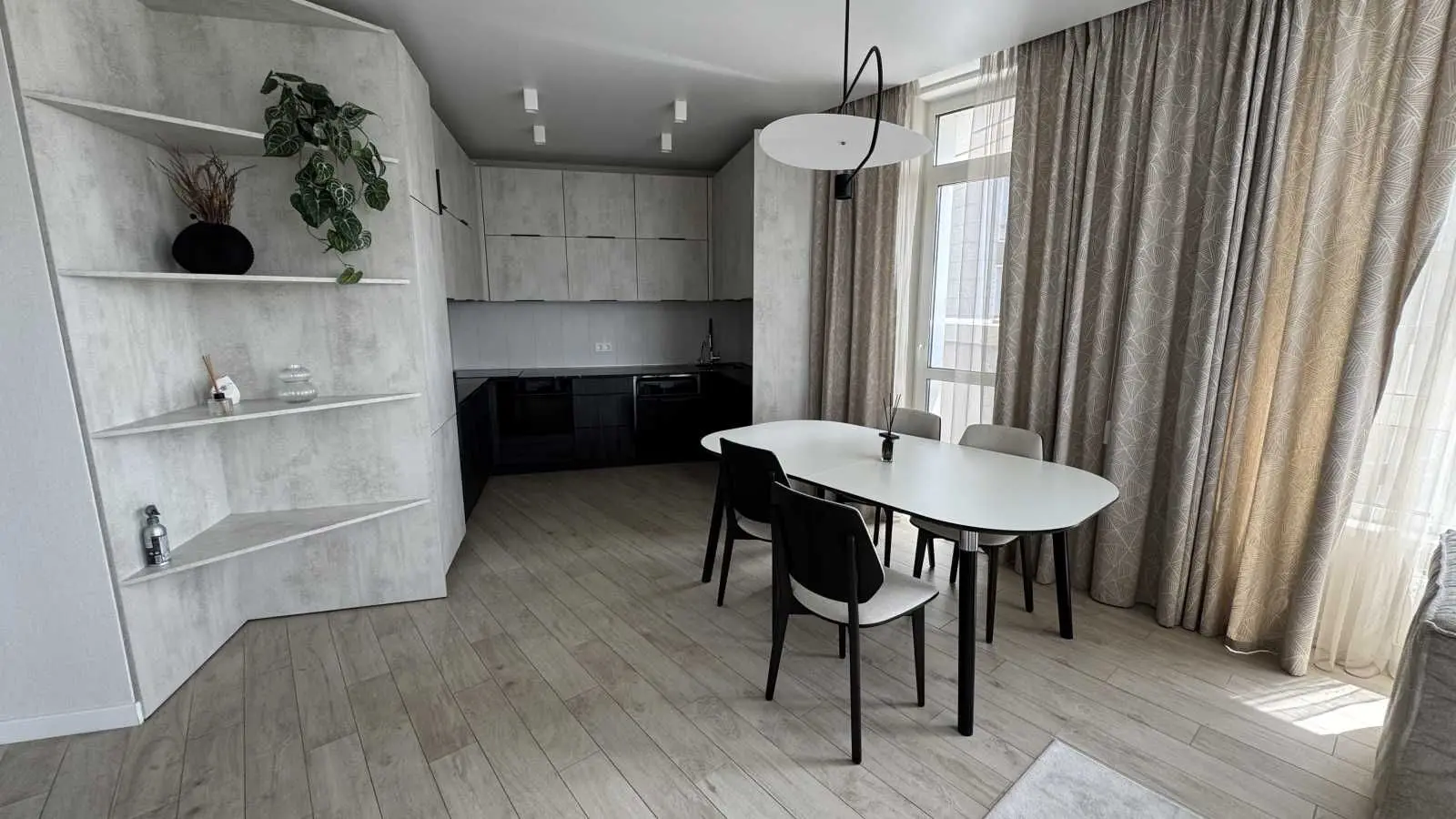 Фото Продаю 2 кімнатну квартиру, 135 кв. м, Михайла Бойчука вул. (Кіквідзе)  Київ, ціна: 325000 USD, код 5962
