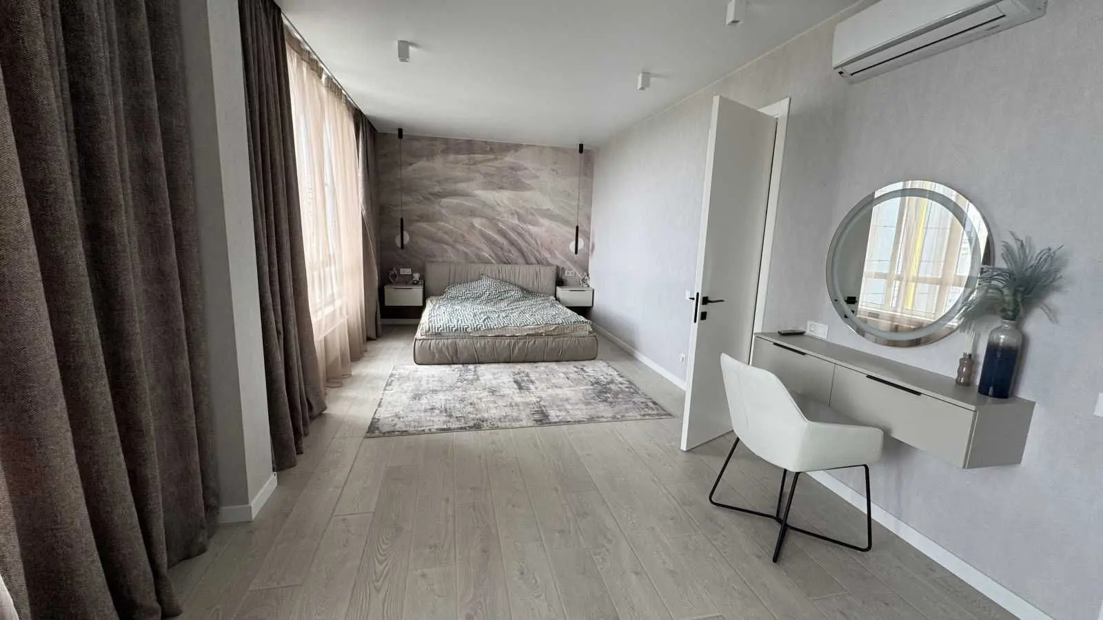 Фото Продаю 2 кімнатну квартиру, 135 кв. м, Михайла Бойчука вул. (Кіквідзе)  Київ, ціна: 325000 USD, код 5962