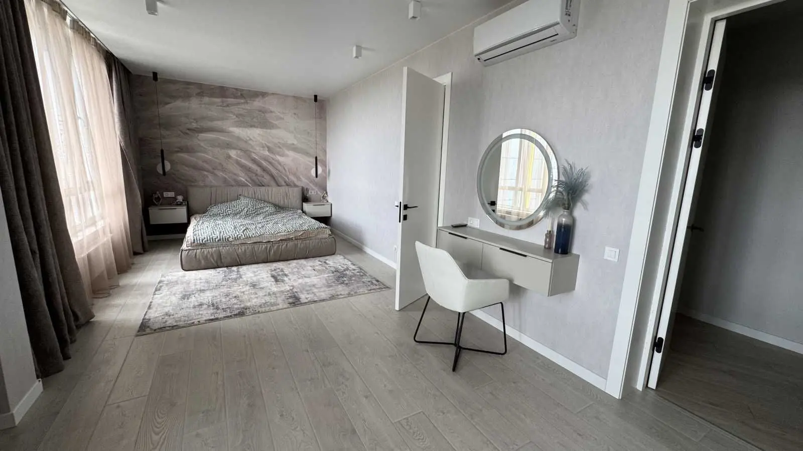 Фото Продаю 2 кімнатну квартиру, 135 кв. м, Михайла Бойчука вул. (Кіквідзе)  Київ, ціна: 325000 USD, код 5962