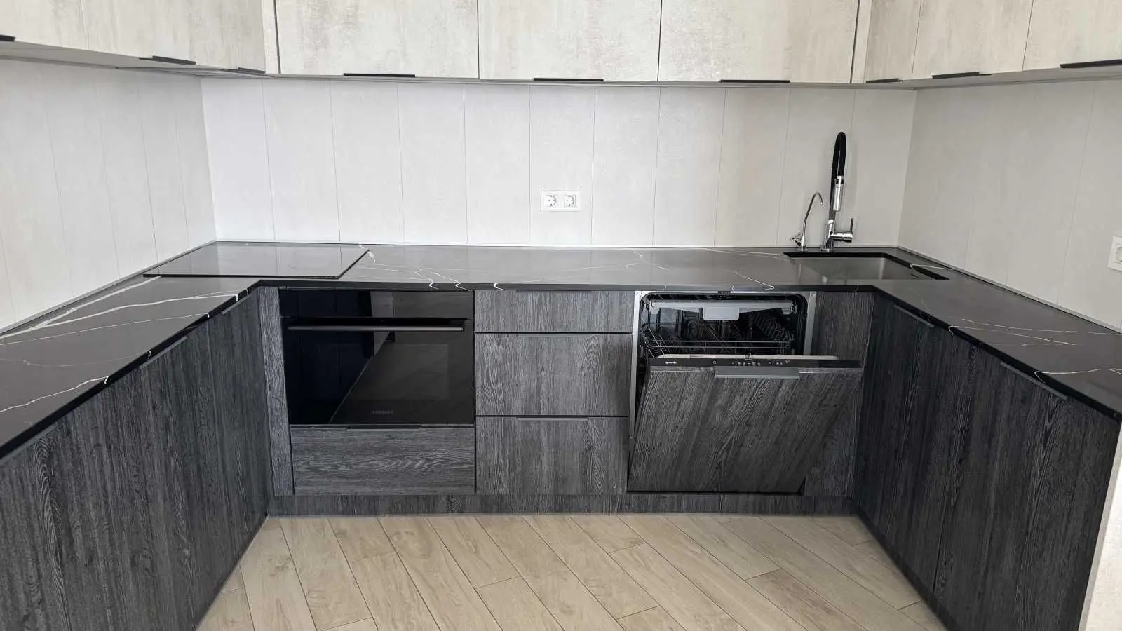 Фото Продаю 2 кімнатну квартиру, 135 кв. м, Михайла Бойчука вул. (Кіквідзе)  Київ, ціна: 325000 USD, код 5962