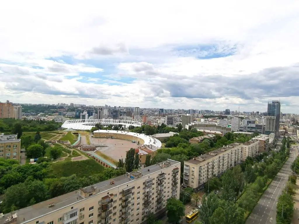 Фото Зняти 3 кімнатну квартиру, Лесі Українки бульв. 7В Київ в довгострокову оренду, ціна: 1000 EUR, код 5965