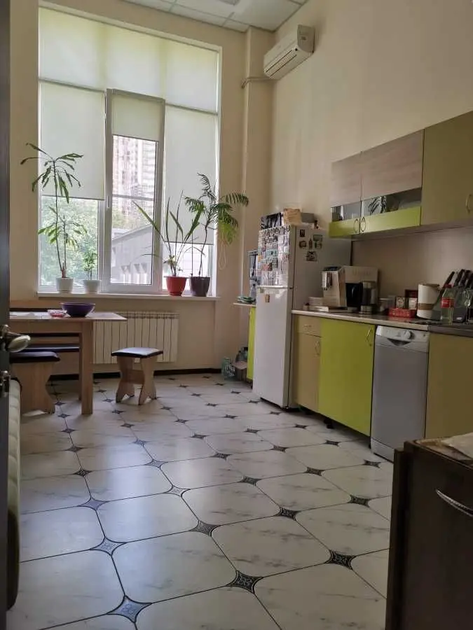 Фото Арендовать офис, Глубочицкая ул. 40 Киев в долгосрочную аренду, цена: 400 UAH, код 5968