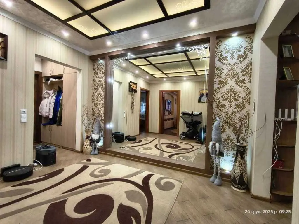 Фото Selling a 3-room apartment, 97 sq.m., Kyiv, price: 130000 USD, code 5972