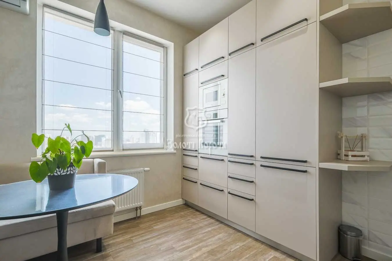 Фото Selling a 2-room apartment, 80.1 sq.m., Kyrylo-Mefodiivska Street 2 Kyiv, price: 230000 USD, code 6015