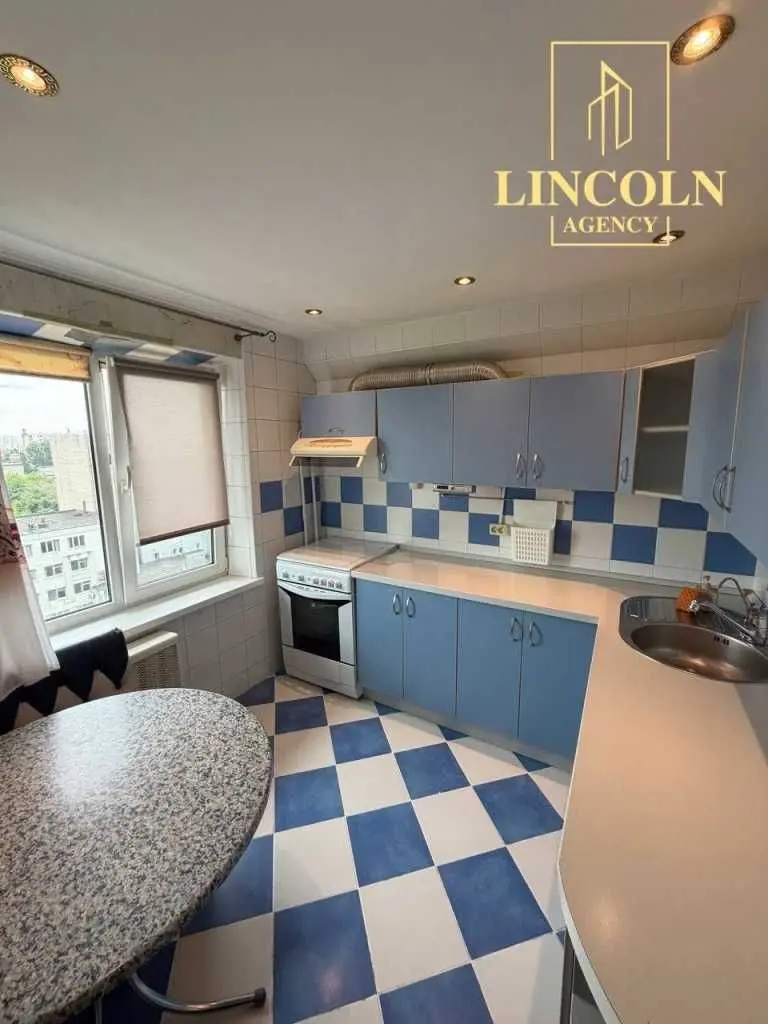 Фото Selling a 2-room apartment, 49 sq.m., Avtozavodska Street 25 Kyiv, price: 55000 USD, code 6018