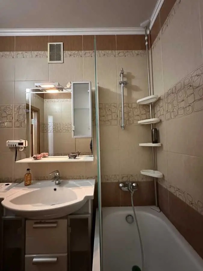 Фото Зняти 2 кімнатну квартиру, Краківська вул. 13а Київ в довгострокову оренду, ціна: 19000 UAH, код 6055