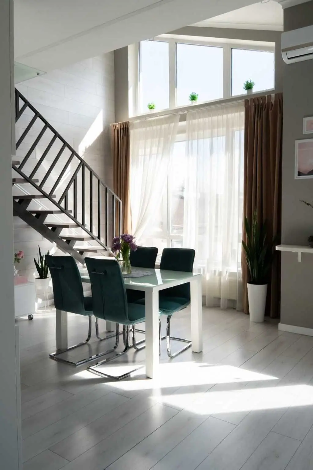 Фото Selling a 2-room apartment, 56.4 sq.m., Liskivska Street  Kyiv, price: 99000 USD, code 6063