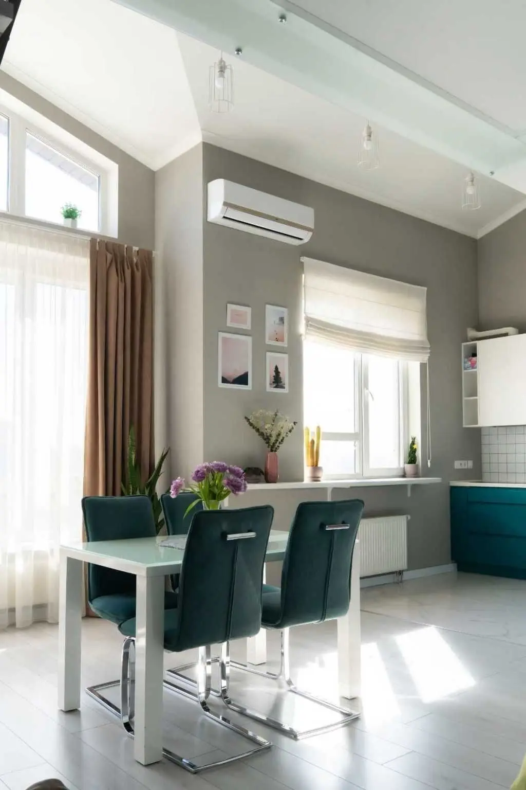 Фото Selling a 2-room apartment, 56.4 sq.m., Liskivska Street  Kyiv, price: 99000 USD, code 6063