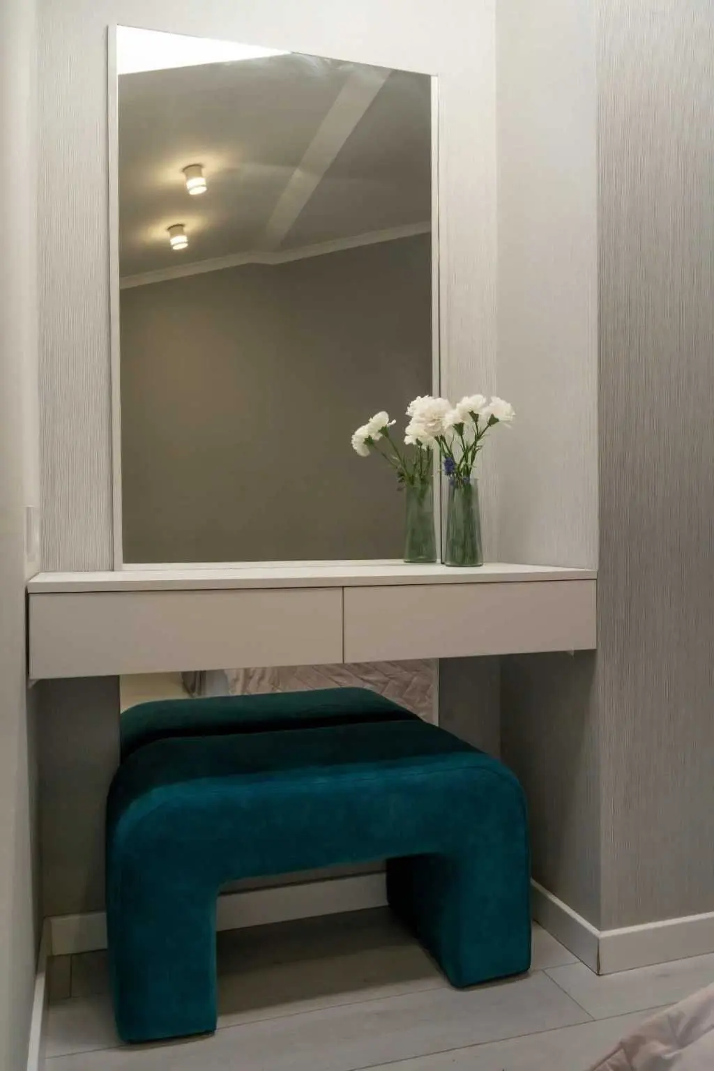 Фото Selling a 2-room apartment, 56.4 sq.m., Liskivska Street  Kyiv, price: 99000 USD, code 6063