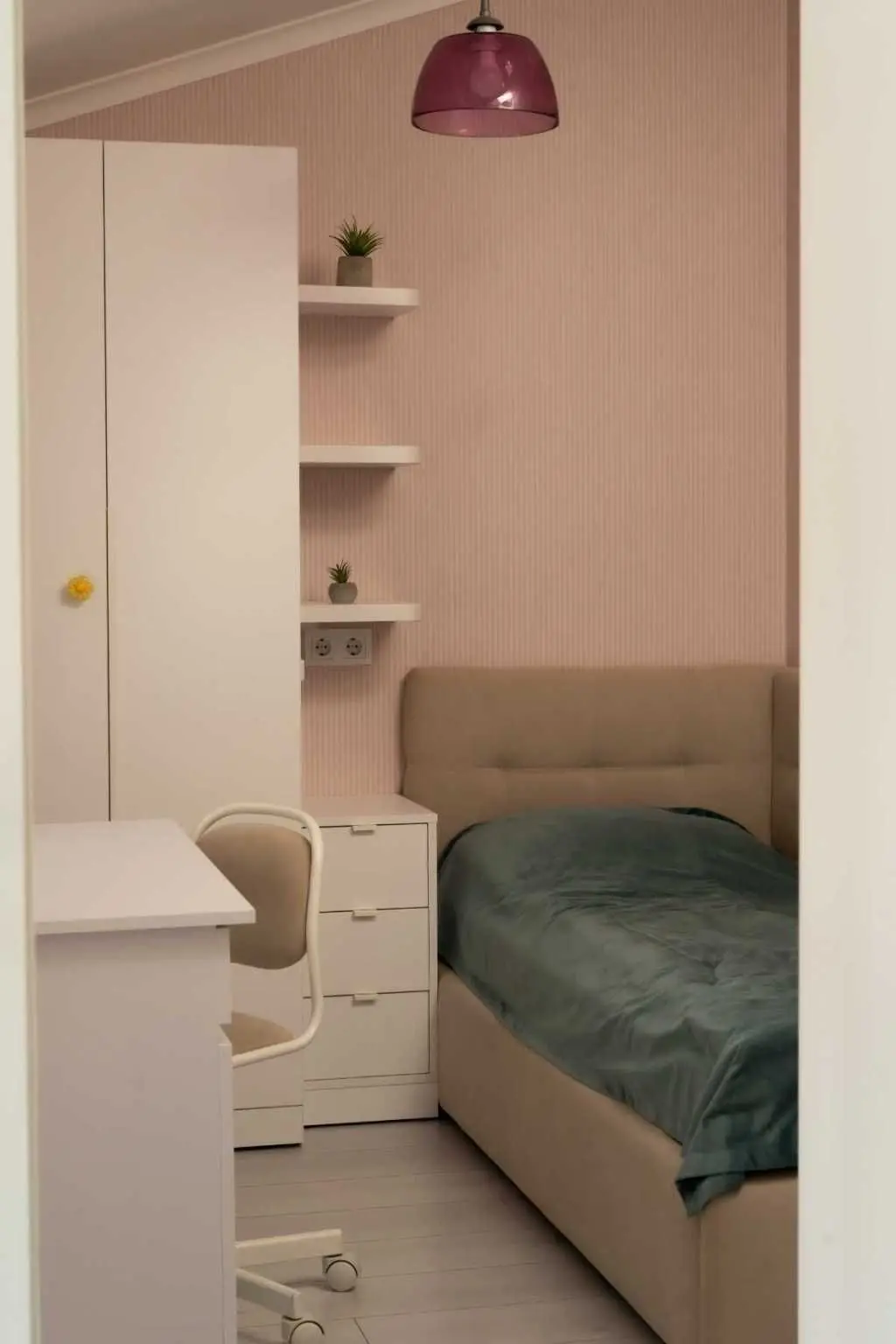 Фото Selling a 2-room apartment, 56.4 sq.m., Liskivska Street  Kyiv, price: 99000 USD, code 6063