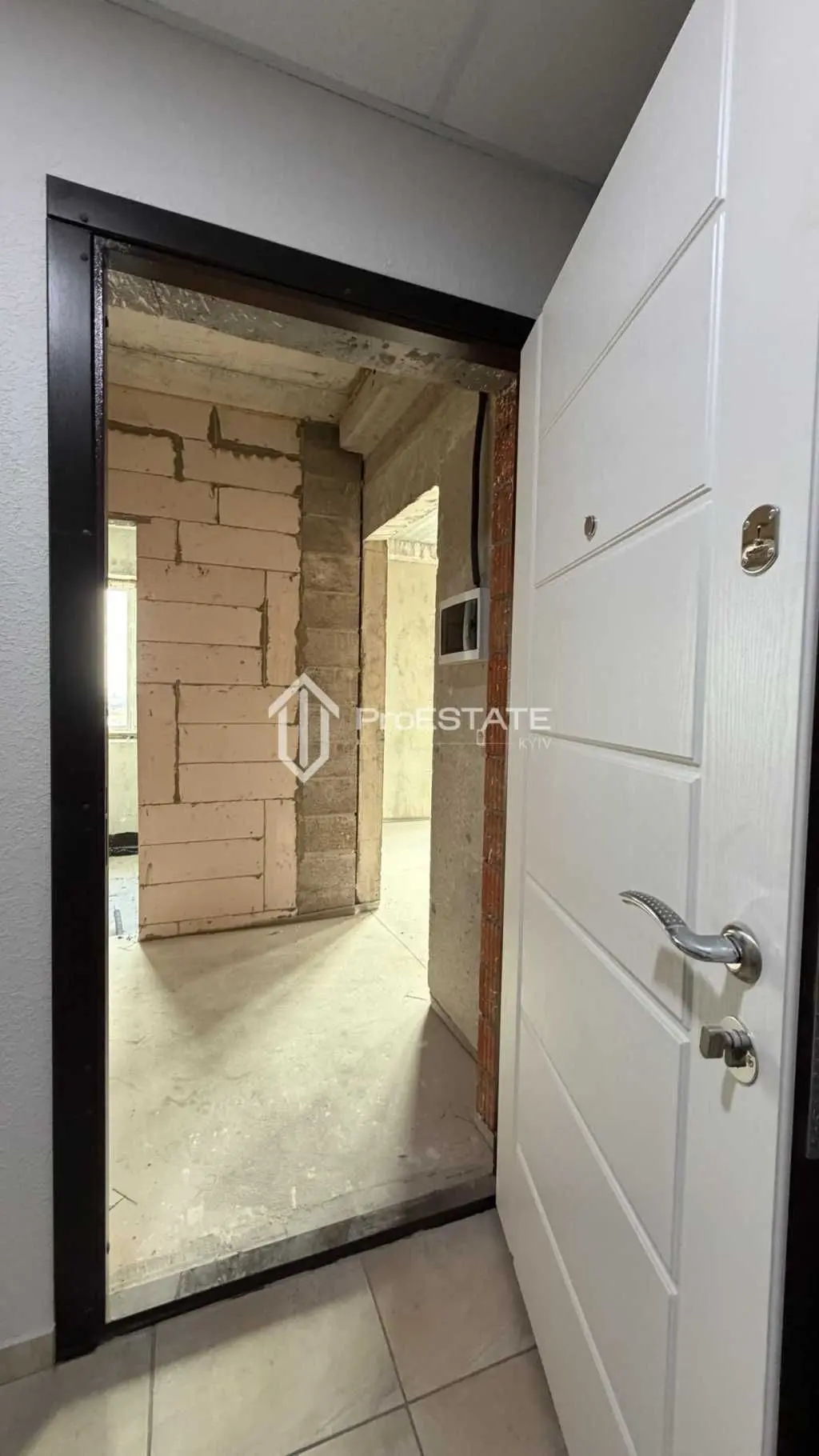 Фото Selling a 1-room apartment, 29 sq.m., Mykhaila Maksymovycha Street (Onufriia Trutenka Street)  Kyiv, price: 55000 USD, code 6092