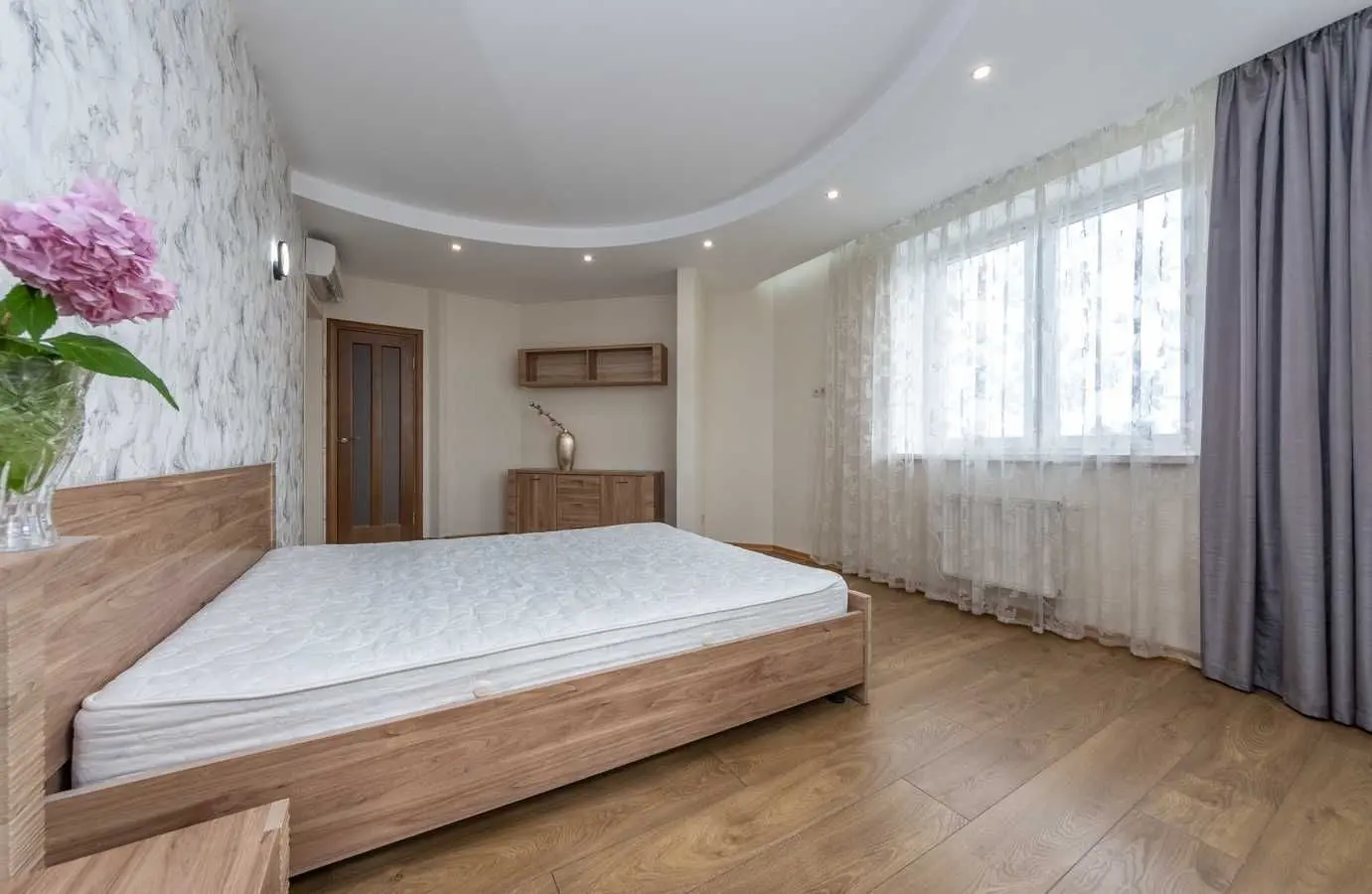 Фото Selling a 2-room apartment, 86 sq.m., Holosiivska Street 13б Kyiv, price: 187000 USD, code 6104