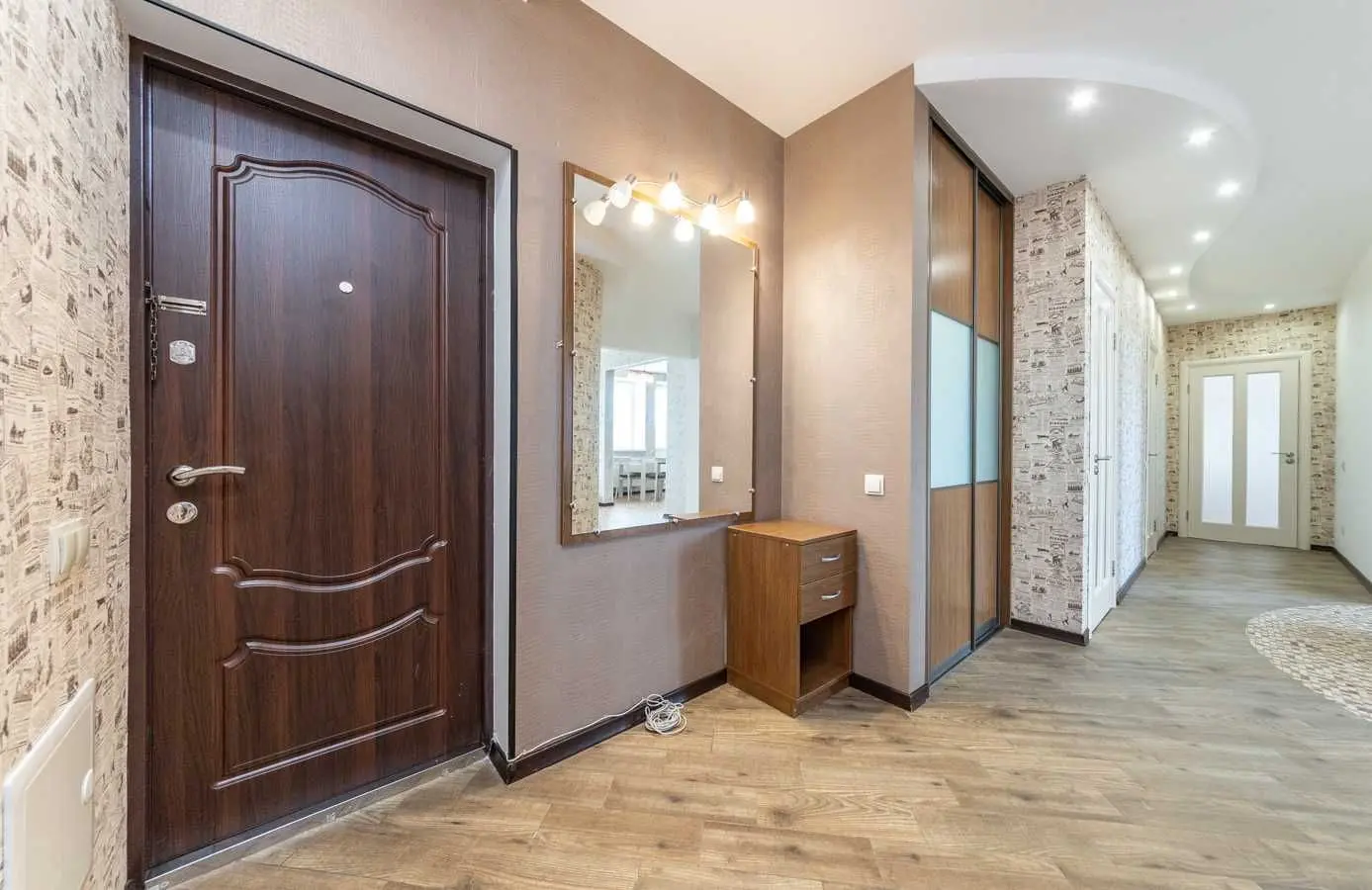 Фото Selling a 2-room apartment, 86 sq.m., Holosiivska Street 13б Kyiv, price: 187000 USD, code 6104
