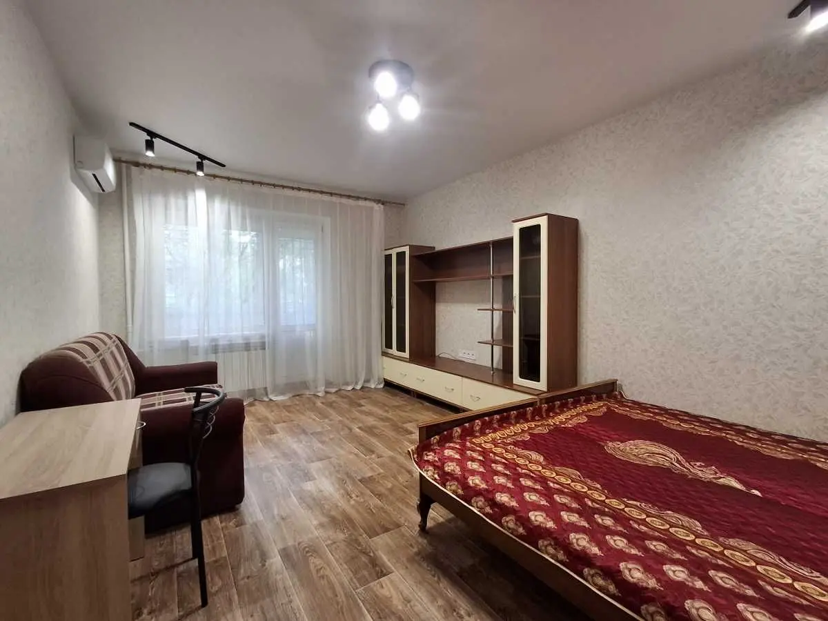 Фото Продаю 1-комнатную квартиру, 48 кв. м, Драгоманова ул. 12а Киев, цена: 73000 USD, код 6110