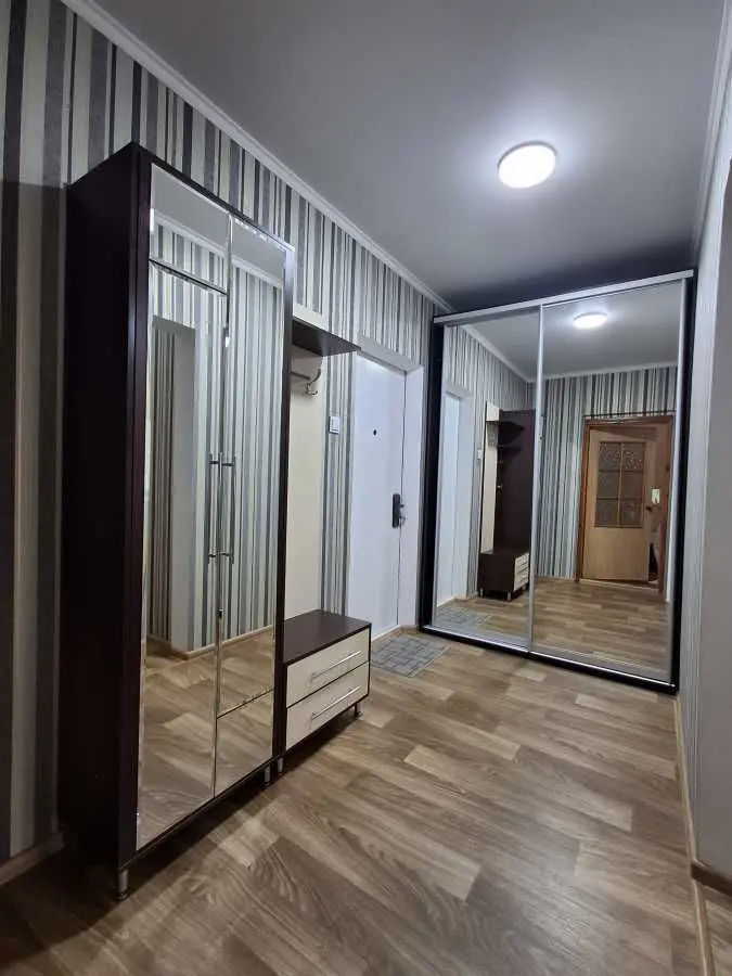 Фото Продаю 1-комнатную квартиру, 48 кв. м, Драгоманова ул. 12а Киев, цена: 73000 USD, код 6110