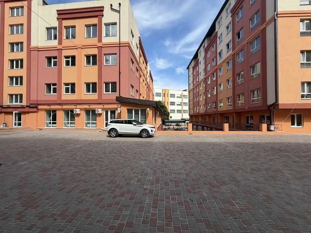 Фото Продаю офис, 47.7 кв. м, Глубочицкая ул. 17 Киев, цена: 59700 USD, код 6120