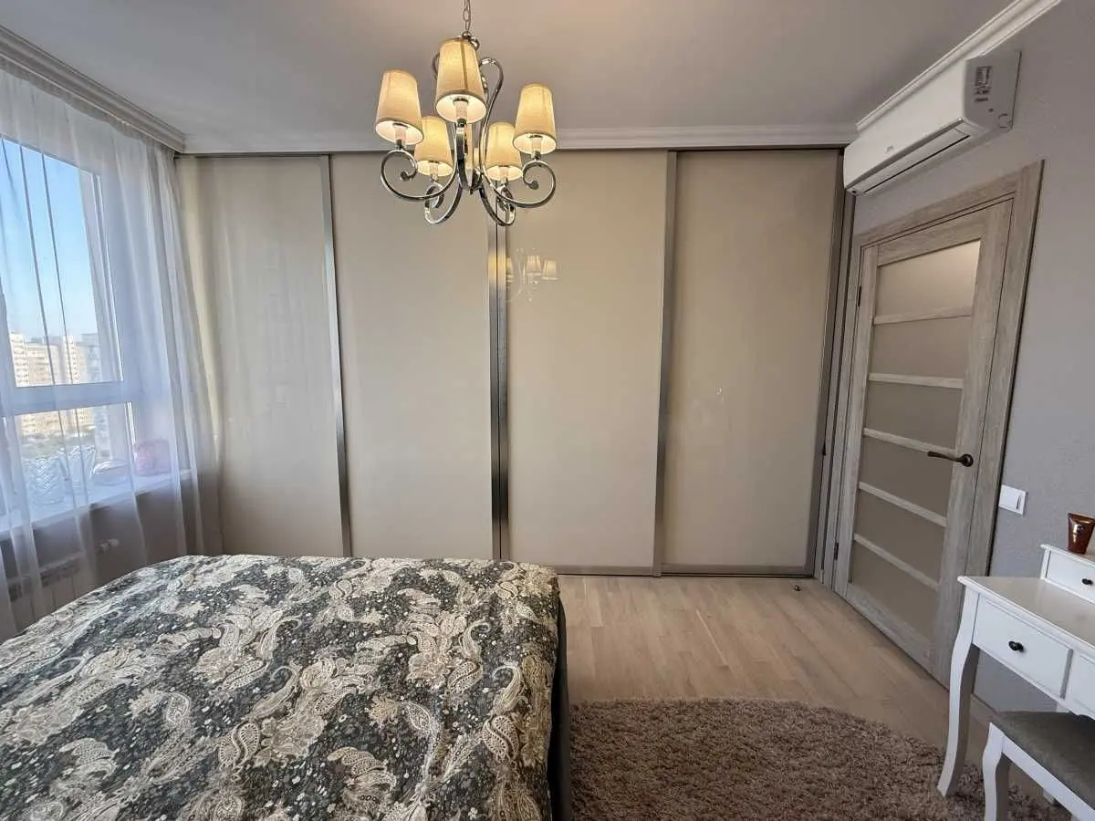 Фото Продаю 1 кімнатну квартиру, 41 кв. м, Драгоманова вул. 10 Київ, ціна: 105000 USD, код 6125