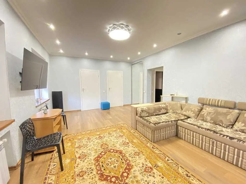 Фото Selling a house, 312 sq.m., Plodova street  Kyiv, price: 175000 USD, code 6134