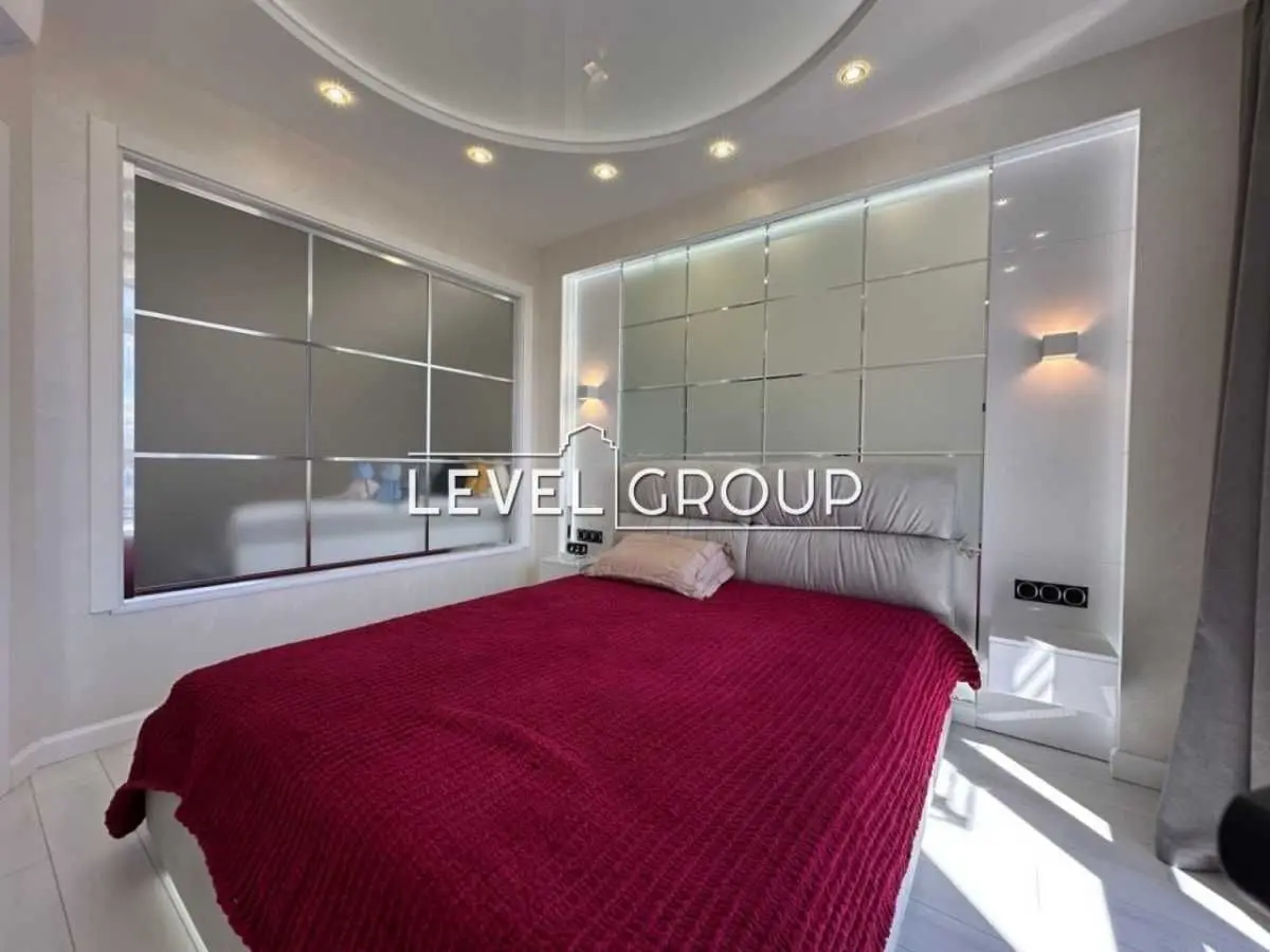 Фото Продаю 2 кімнатну квартиру, 85.7 кв. м, Джона Маккейна вул. (Івана Кудрі) 3А Київ, ціна: 350000 USD, код 6168