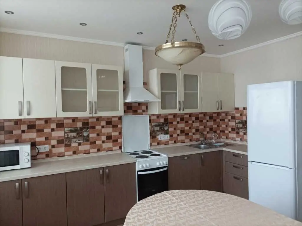 Фото Rent a 3-room apartment, Mykoly Bazhana Avenue  Kyiv for long-term rent, price: 28000 UAH, code 6197
