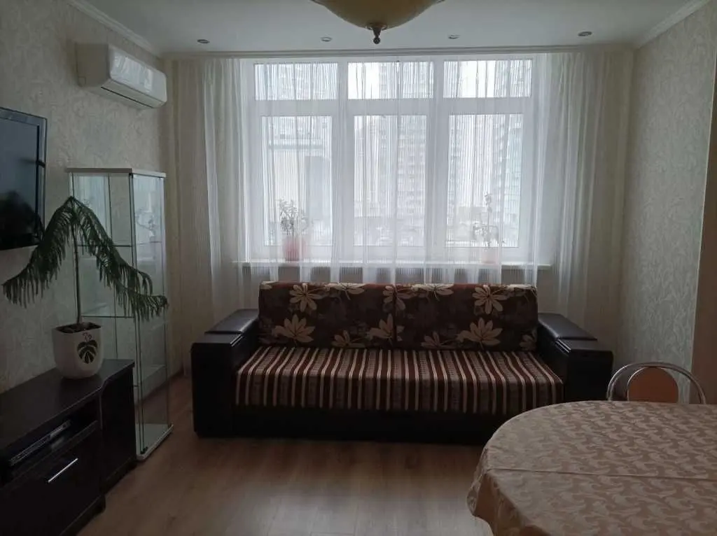 Фото Rent a 3-room apartment, Mykoly Bazhana Avenue  Kyiv for long-term rent, price: 28000 UAH, code 6197