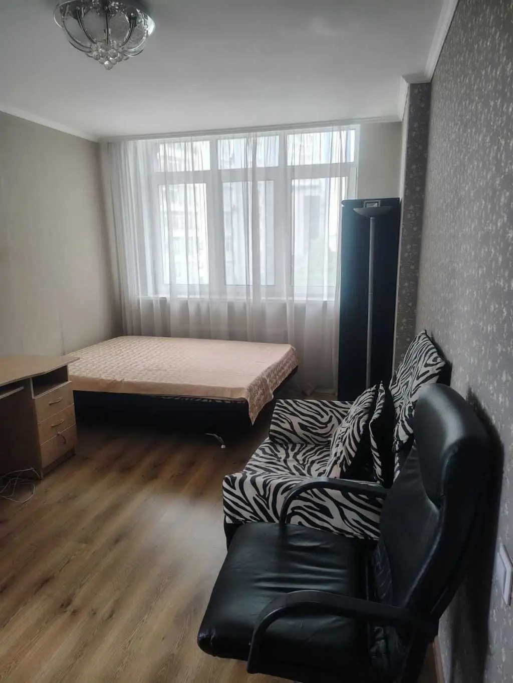 Фото Rent a 3-room apartment, Mykoly Bazhana Avenue  Kyiv for long-term rent, price: 28000 UAH, code 6197