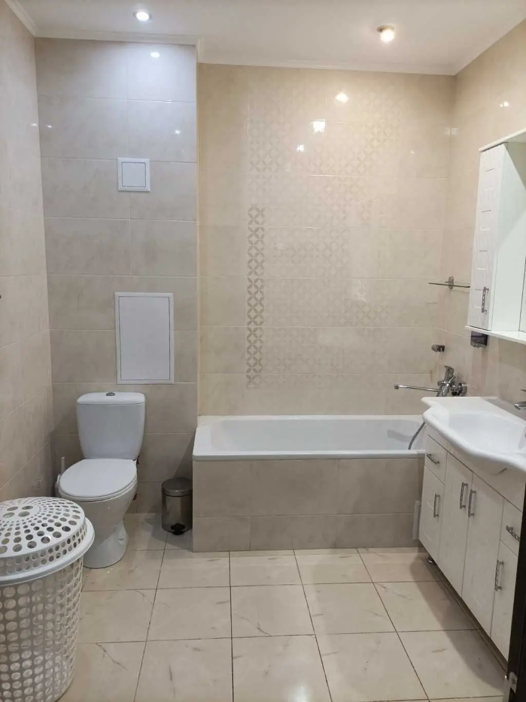 Фото Rent a 3-room apartment, Mykoly Bazhana Avenue  Kyiv for long-term rent, price: 28000 UAH, code 6197