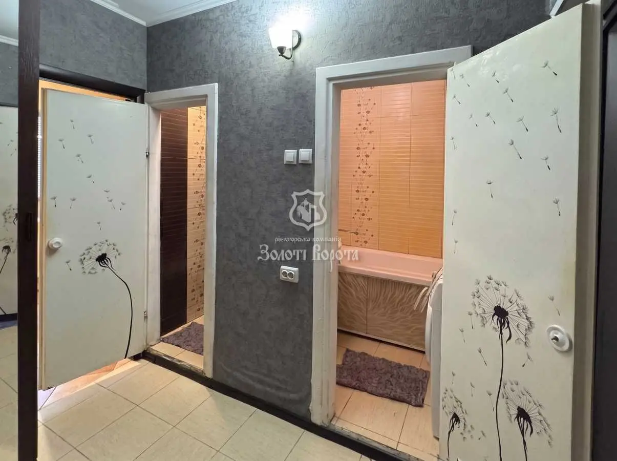 Фото Selling a 1-room apartment, 38.6 sq.m., Vitchyznyana street  Rohoziv, price: 27000 USD, code 6202