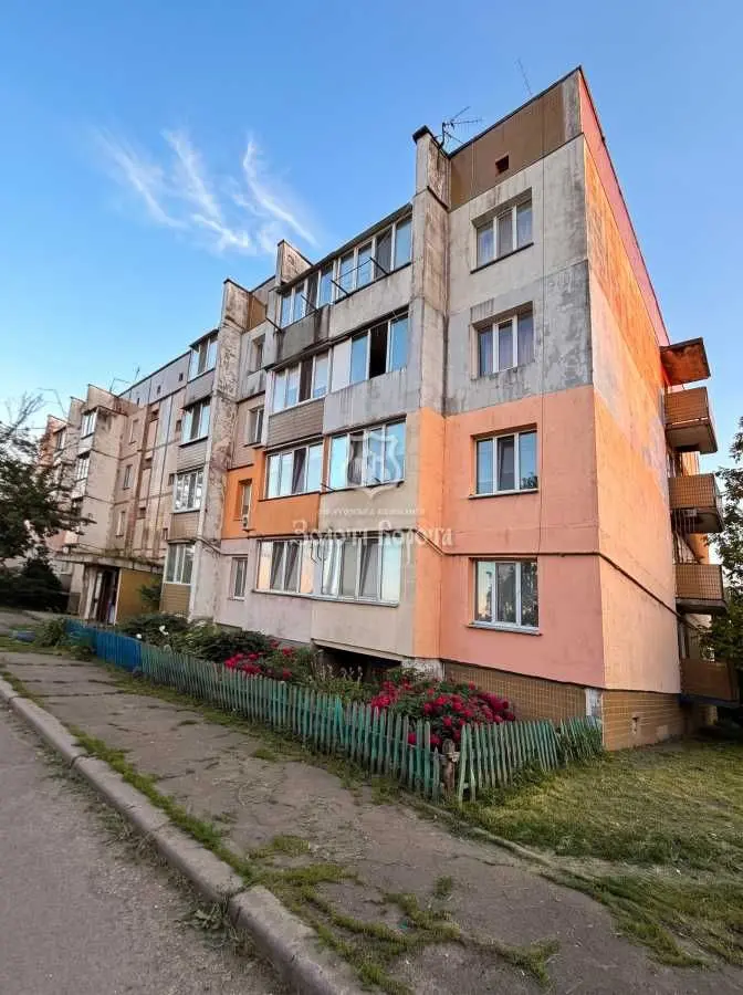 Фото Selling a 1-room apartment, 38.6 sq.m., Vitchyznyana street  Rohoziv, price: 27000 USD, code 6202
