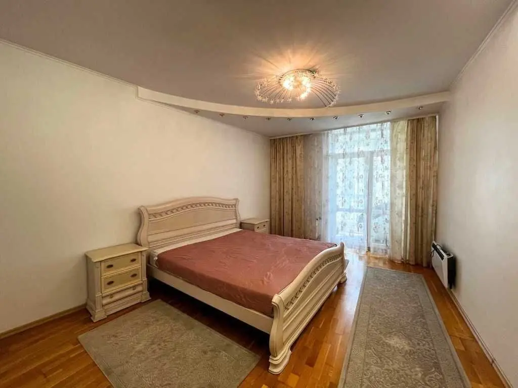 Фото Снять 3-комнатную квартиру, Митрополита Андрея Шептицкого ул. (Анатолия Луначарского) 10 Киев в долгосрочную аренду, цена: 800 USD, код 6242
