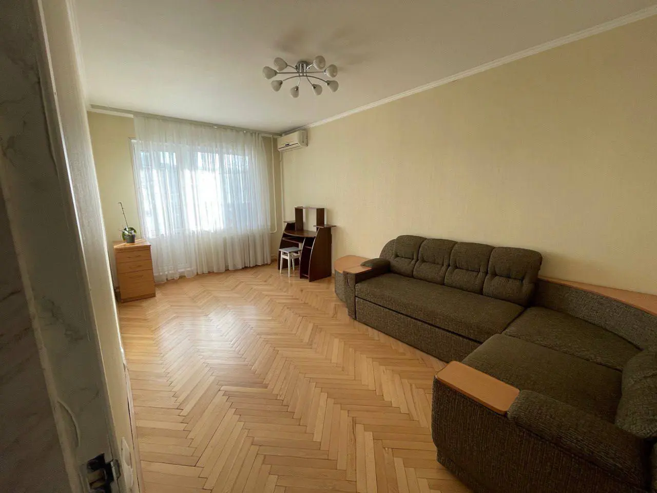 Фото Зняти 3 кімнатну квартиру, Ревуцького вул. 10/2 Київ в довгострокову оренду, ціна: 19000 UAH, код 6328