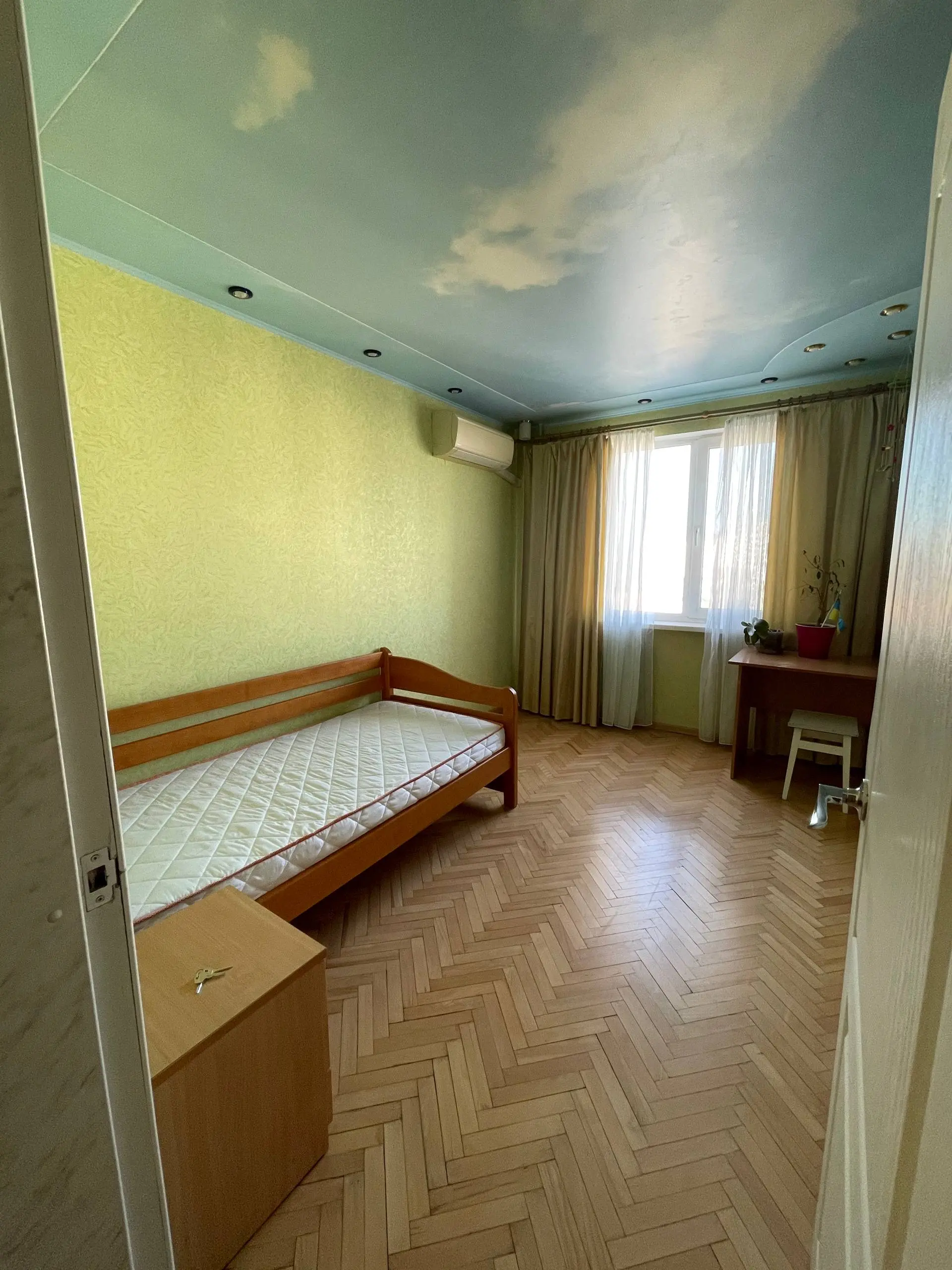 Фото Зняти 3 кімнатну квартиру, Ревуцького вул. 10/2 Київ в довгострокову оренду, ціна: 19000 UAH, код 6328