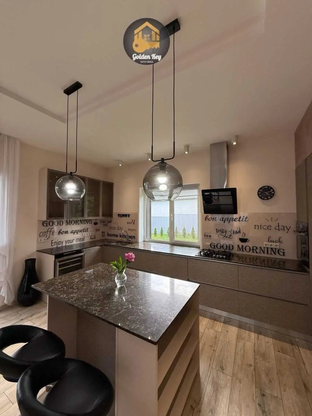 Фото Продаю дом, 250 кв. м, Іванковичі, цена: 385000 USD, код 6338