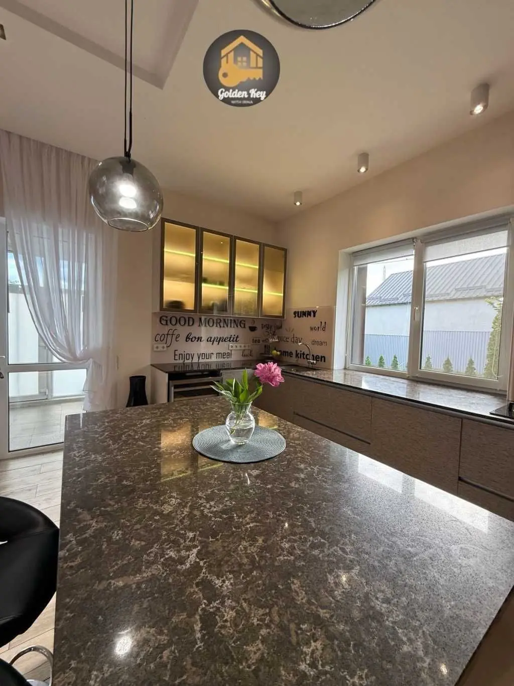 Фото Продаю дом, 250 кв. м, Іванковичі, цена: 385000 USD, код 6338