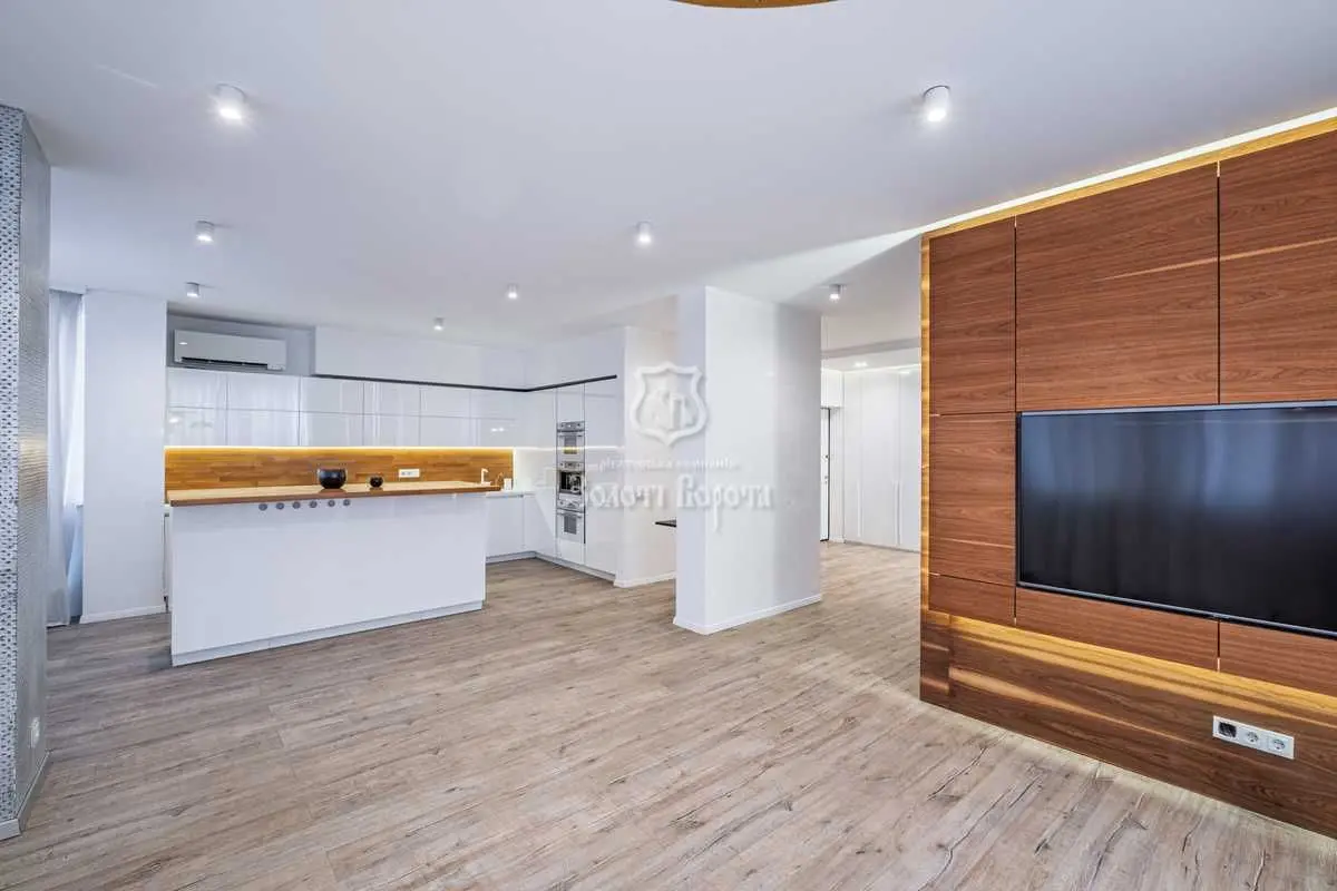 Фото Selling a 3-room apartment, 117.5 sq.m., Anny Akhmatovoi Street 13д Kyiv, price: 189000 USD, code 6355