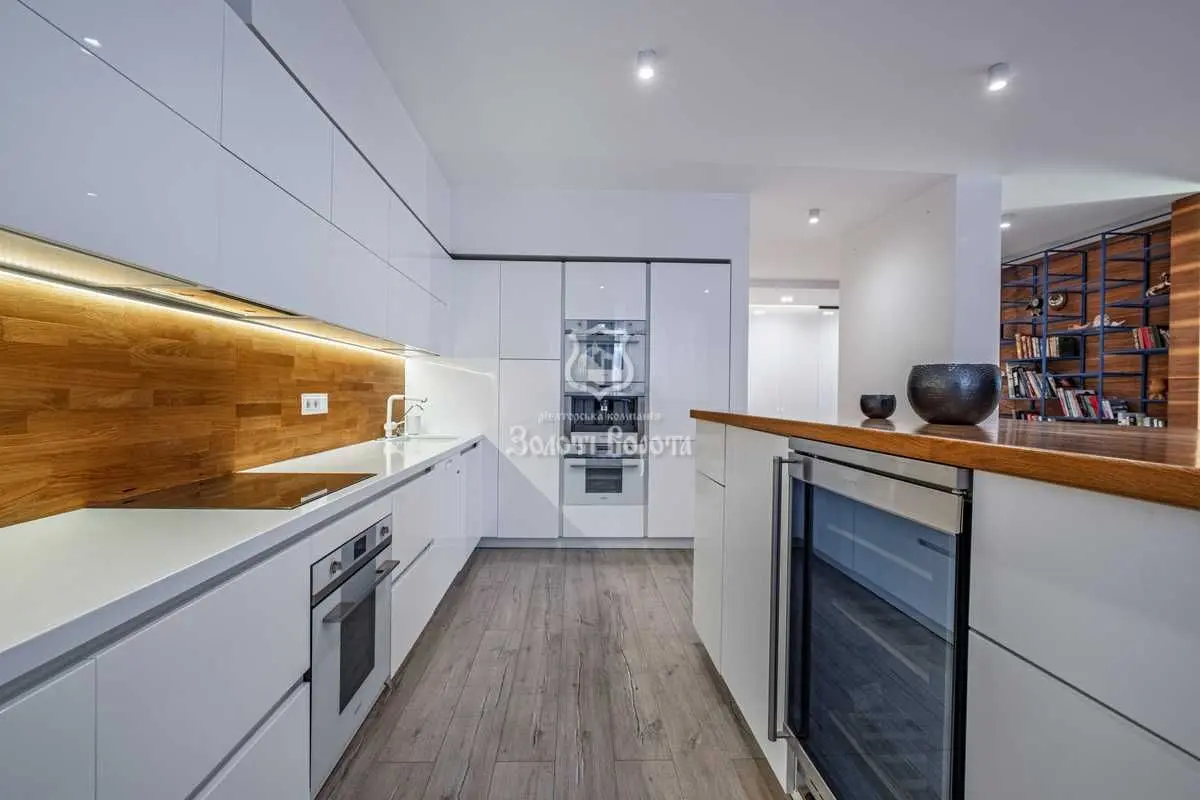 Фото Selling a 3-room apartment, 117.5 sq.m., Anny Akhmatovoi Street 13д Kyiv, price: 189000 USD, code 6355